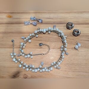 Elegant Pearl and Crystal Necklace